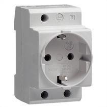 Розетка з з/к на DIN-рейку 230 В/16A Hager  SN016